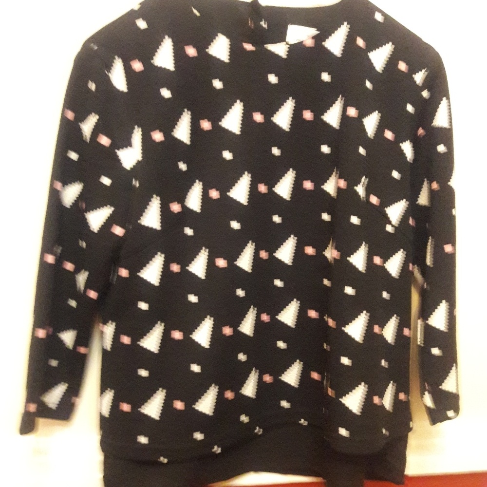 black 3/4 sleeve top